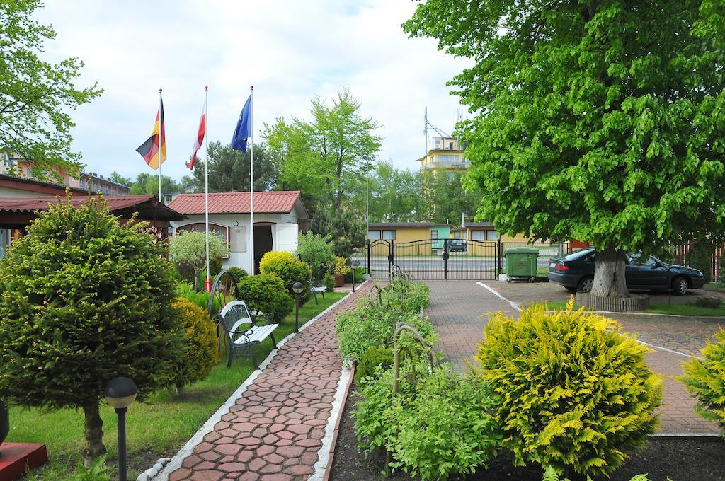 Osrodek Wczasowy Domino Bis Apartamento Dźwirzyno Exterior foto